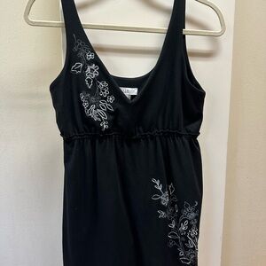 White House Black Market lined tank with White Floral Embroidery med